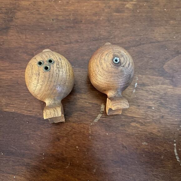Blow Fish Salt And Pepper Shaker Set VTG Small Brown Wooden Fish Shakers Japan - Picture 5 of 8